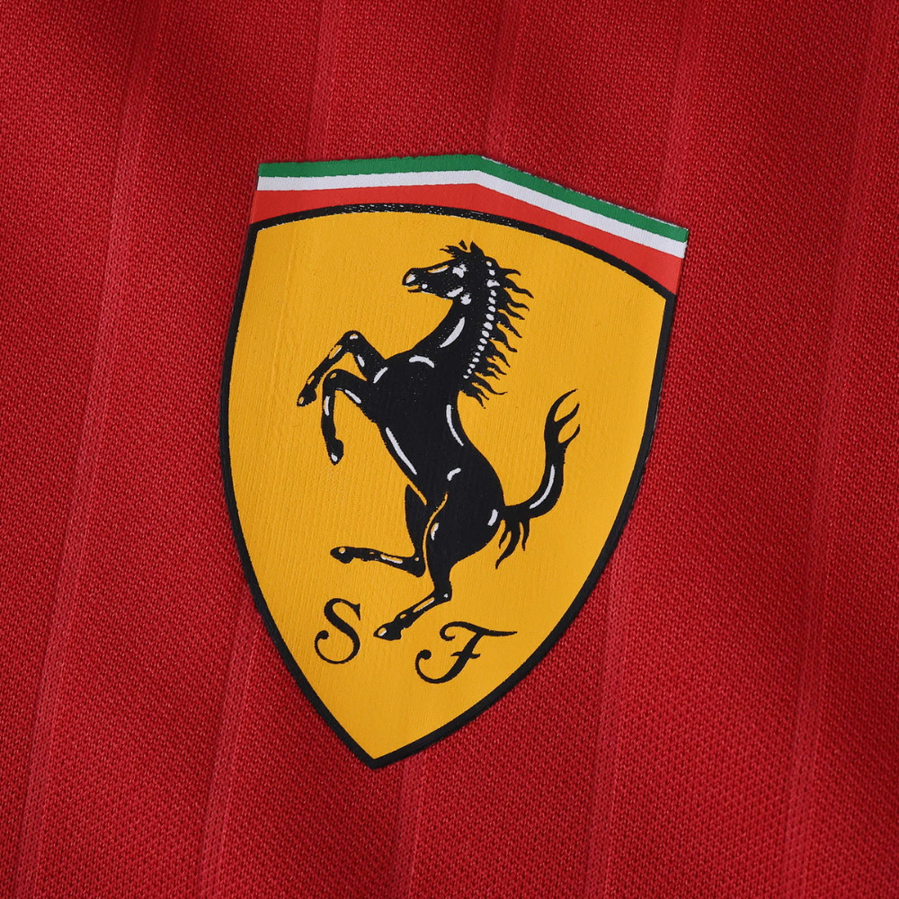 Polo del team Ferrari F1 2025