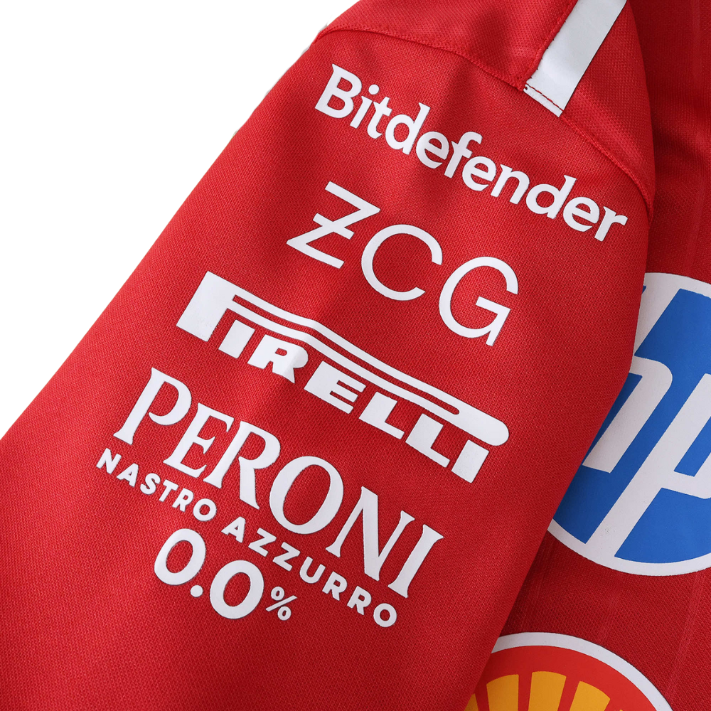 Polo del team Ferrari F1 2025